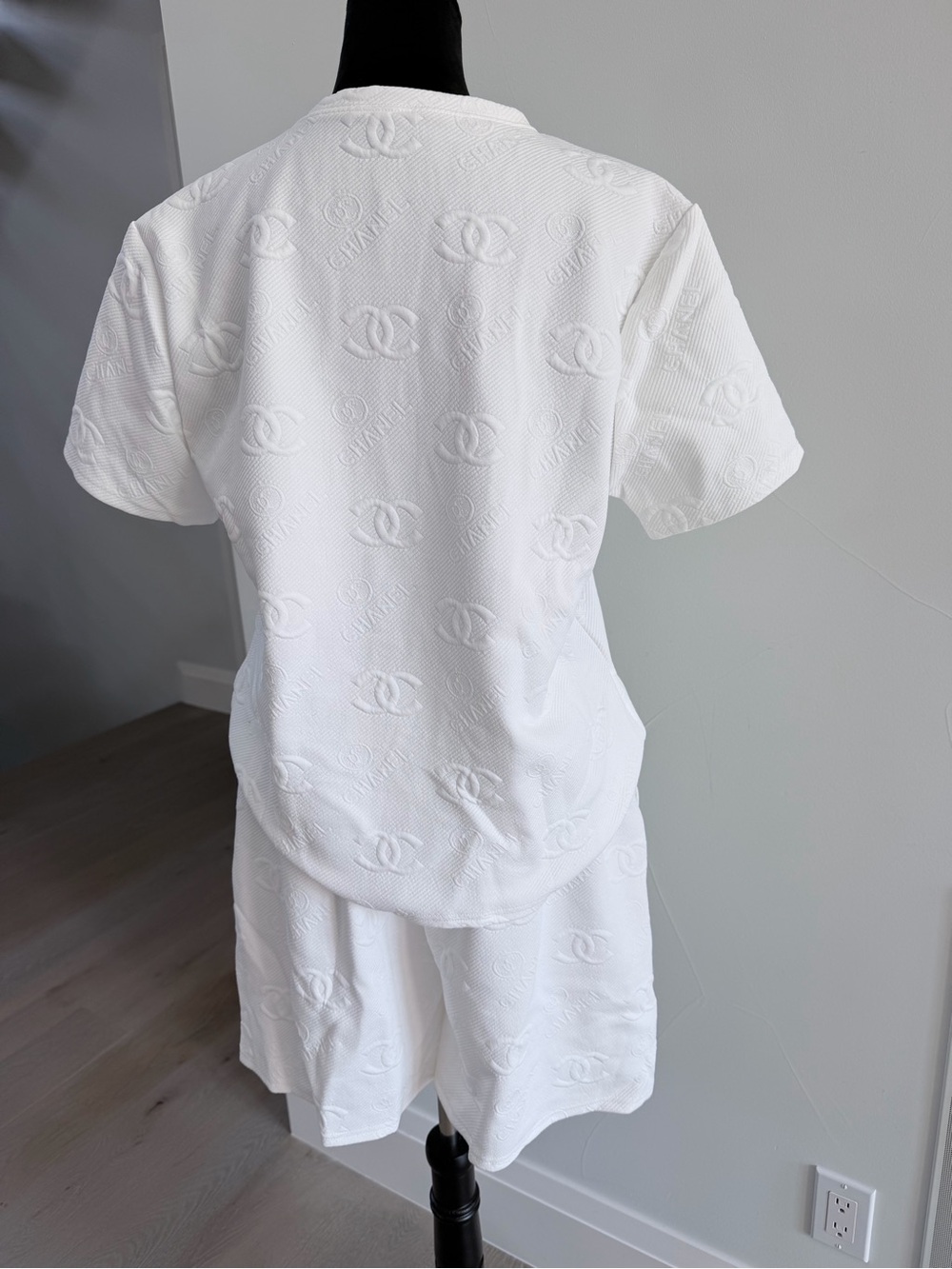 CHANEL White Logo Embroidered Short Set size Large - Picture 7 of 7